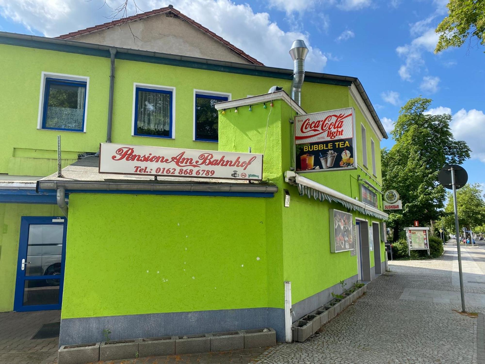 Pension Am Bahnhof Fürstenwalde Esterno foto